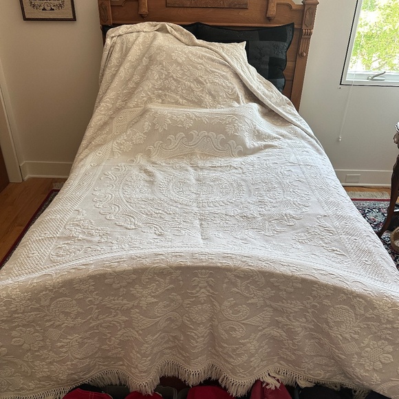 Bates Queen Elizabeth Bedspread Full Size Made in USA Cream/Oatmeal Color - Picture 1 of 16